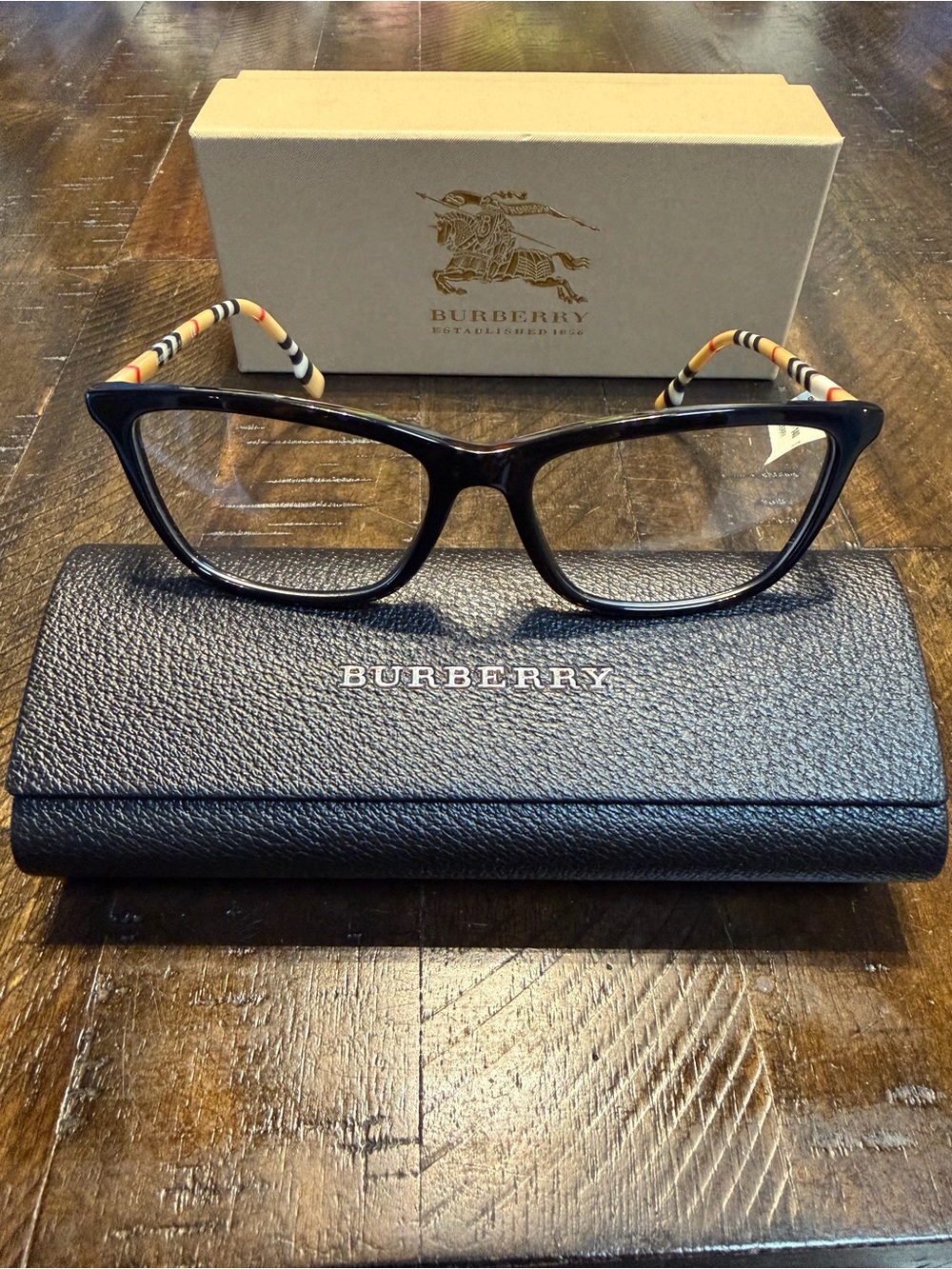 Burberry BE2326
Black 54-16-140